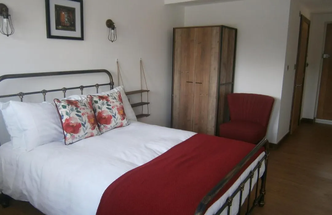 The Crown Lodges-1